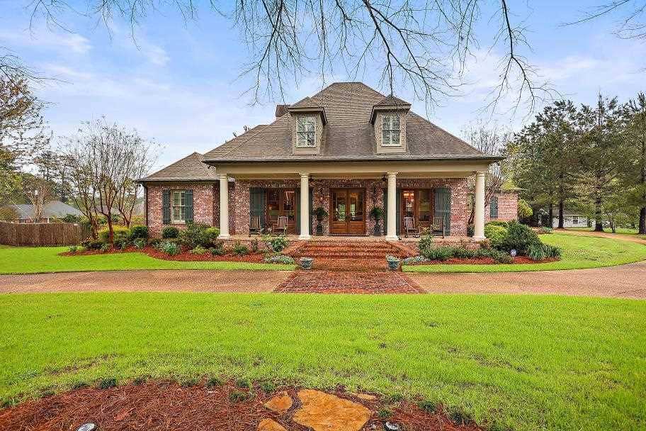 907 Lake Cir - Photo 1
