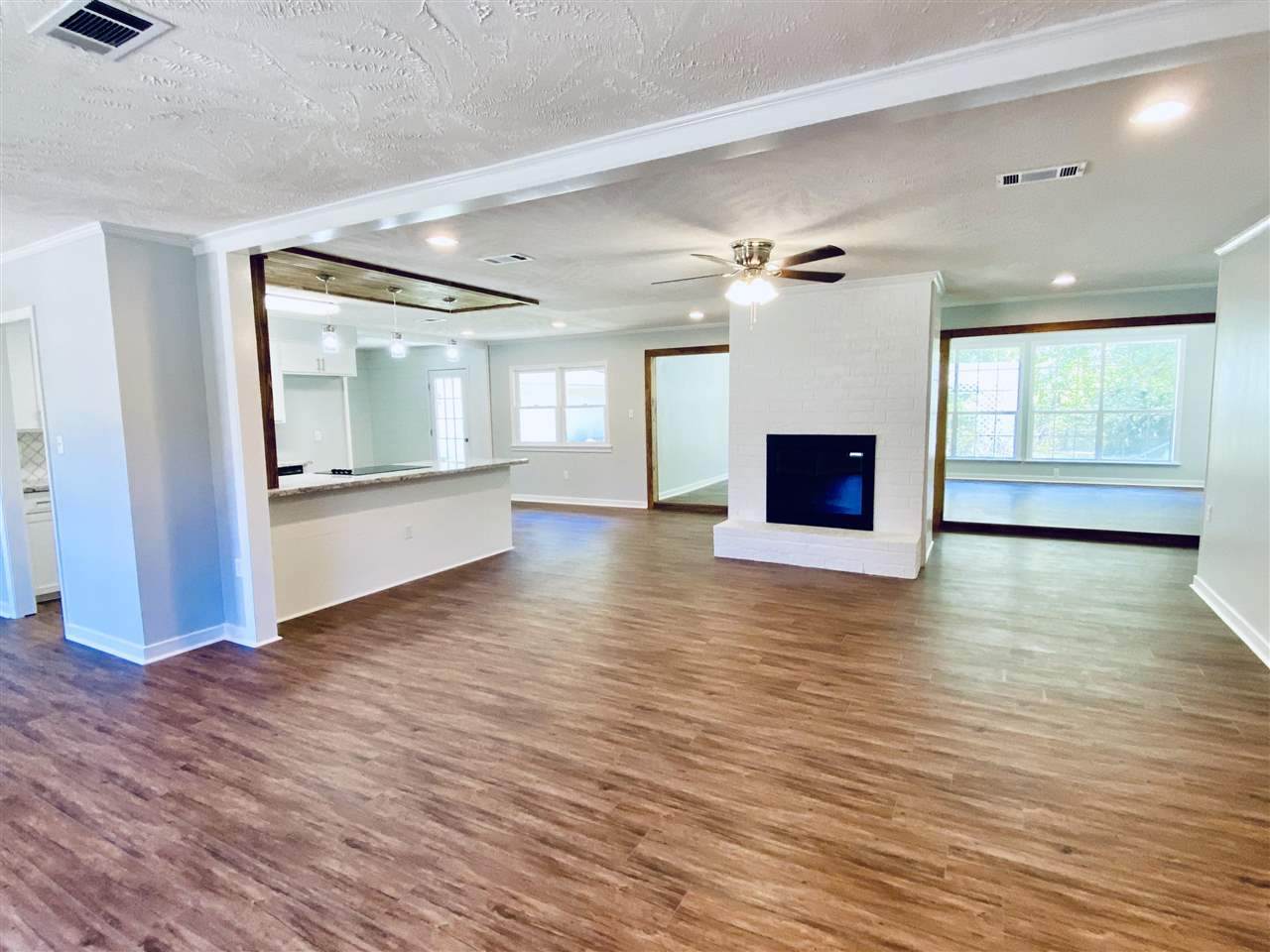 113 Dickson Dr - Photo 1