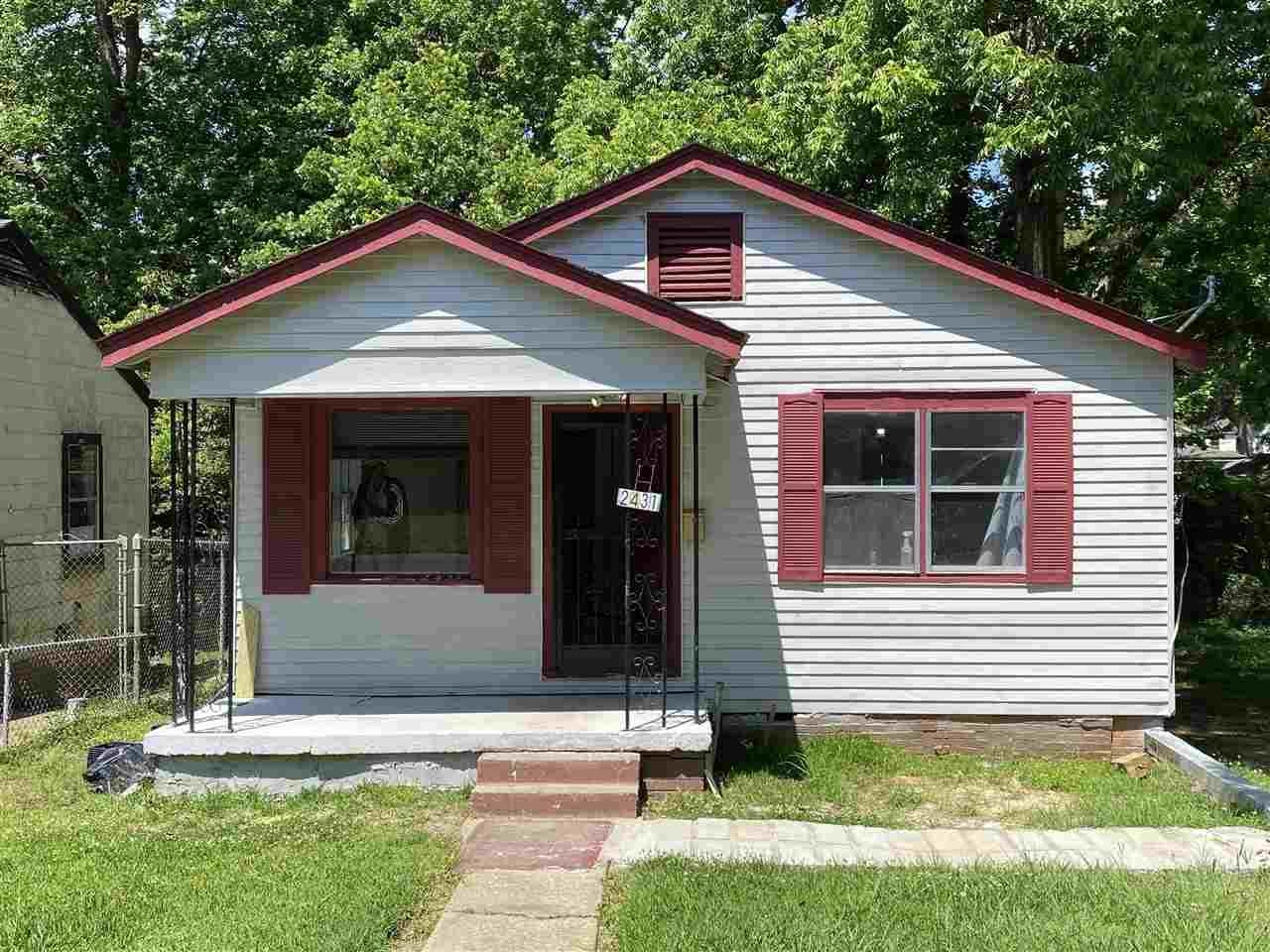 2431 Morton Ave - Photo 1