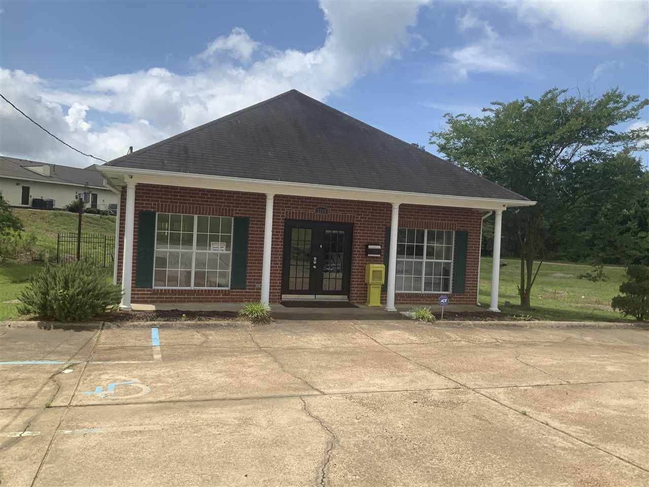 2219 Greenway Dr - Photo 1