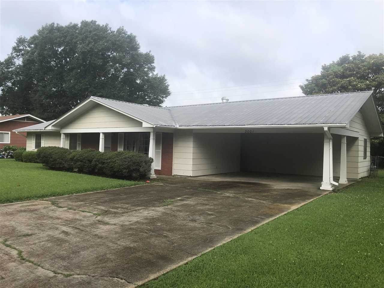 2001 Country Club Dr - Photo 1