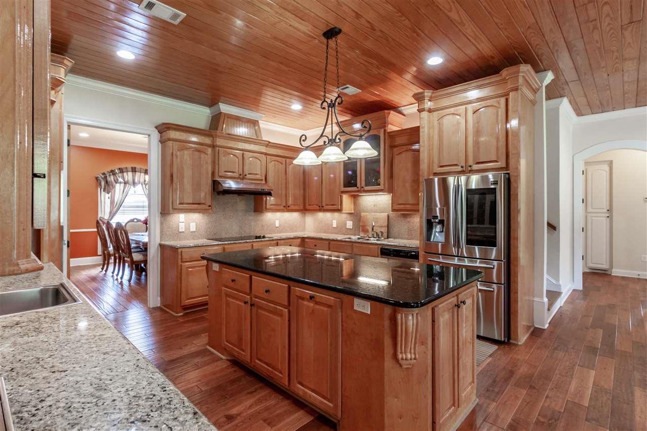 285 Lake Circle - Photo 1