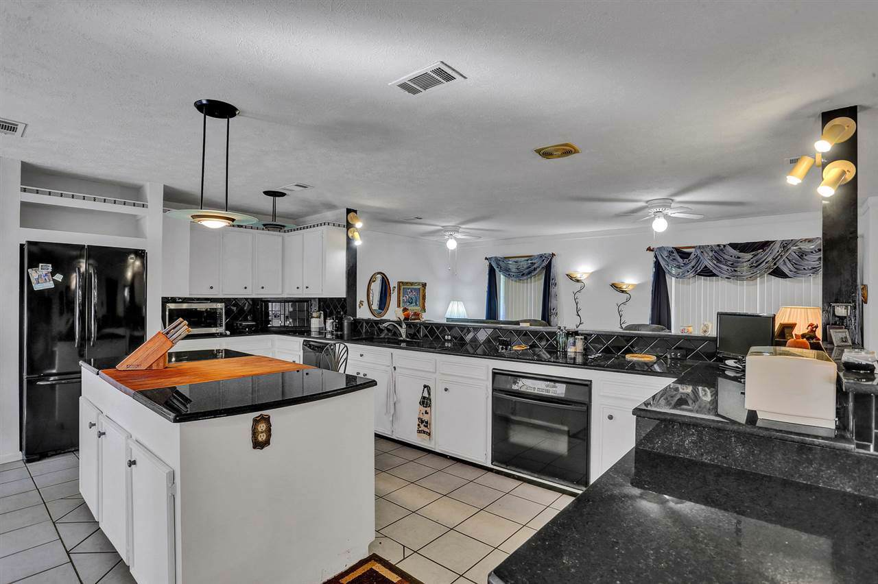 503 Louise St - Photo 1