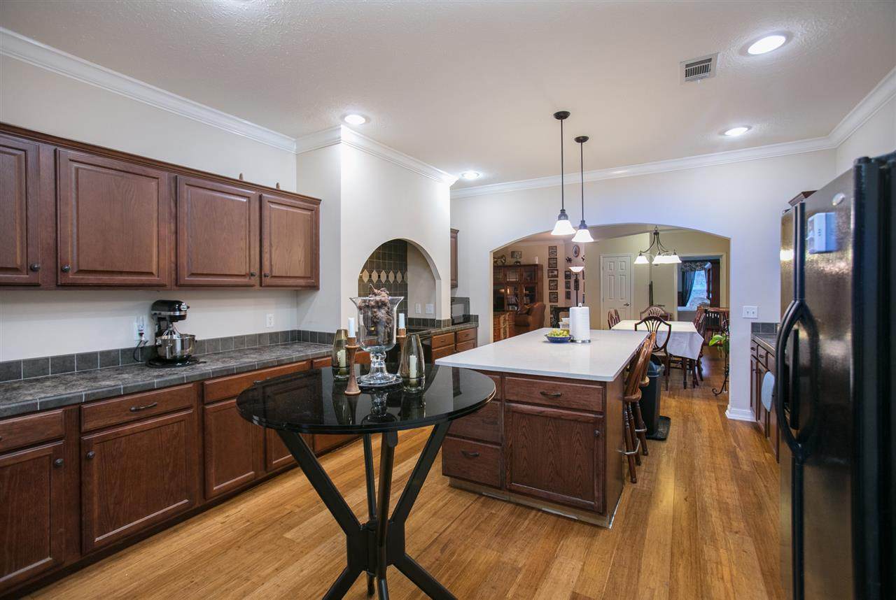 118 Sharon Rd - Photo 1