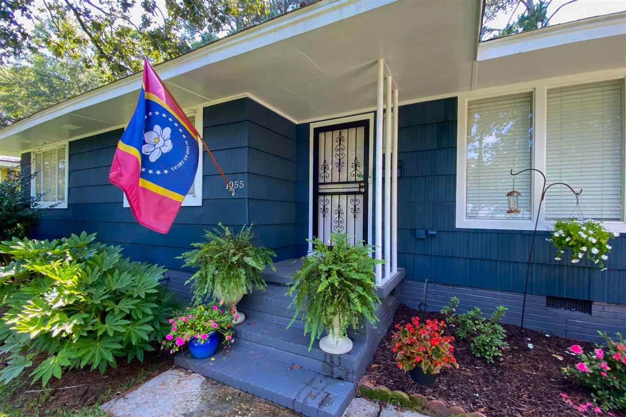 1055 Parkwood Pl - Photo 1