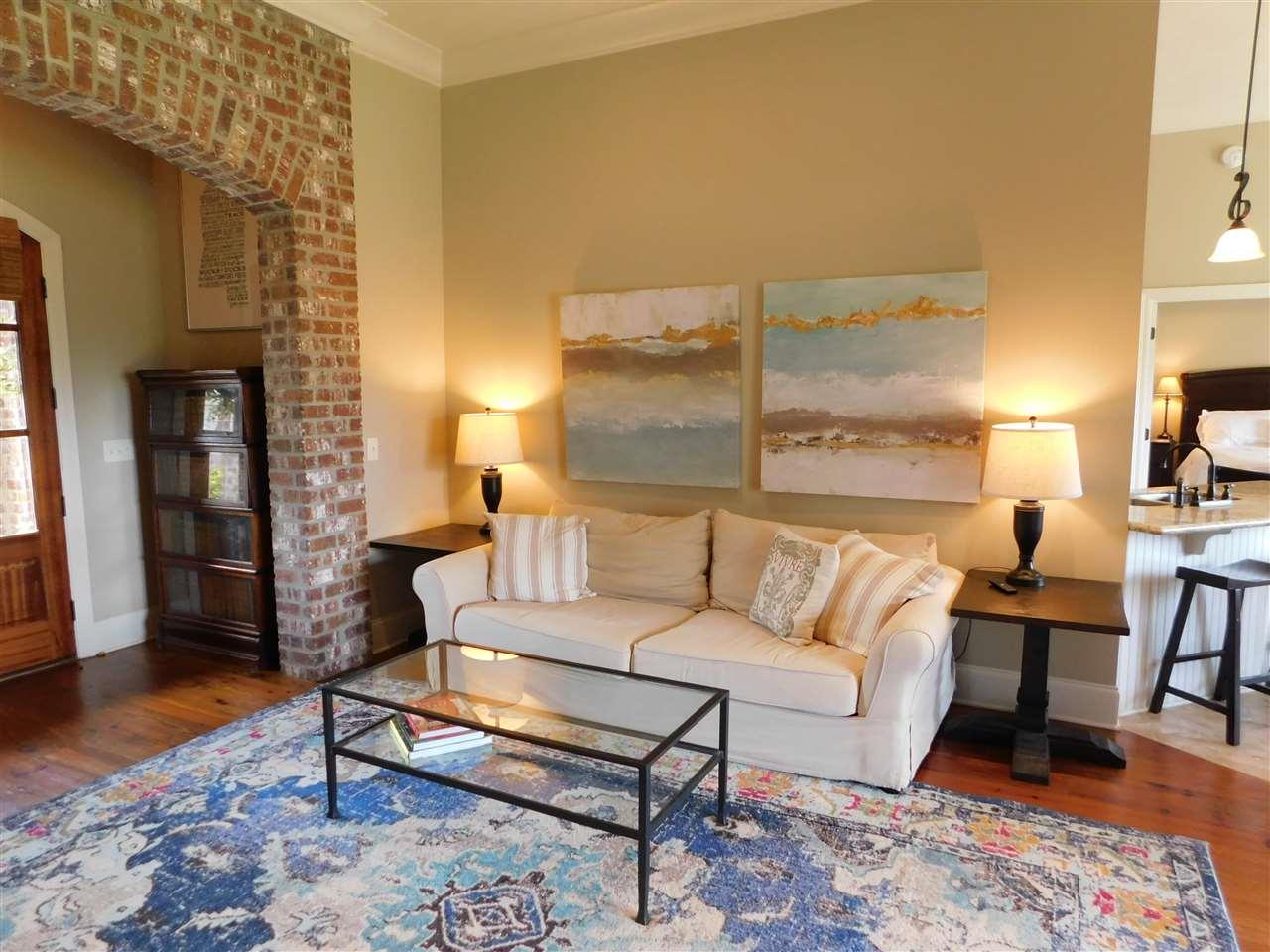 108 Hanover St - Photo 1
