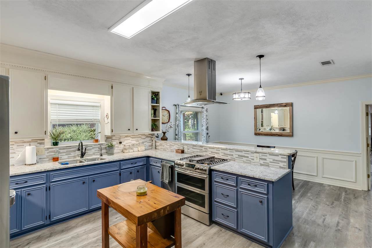 2110 West Fairway Dr - Photo 1