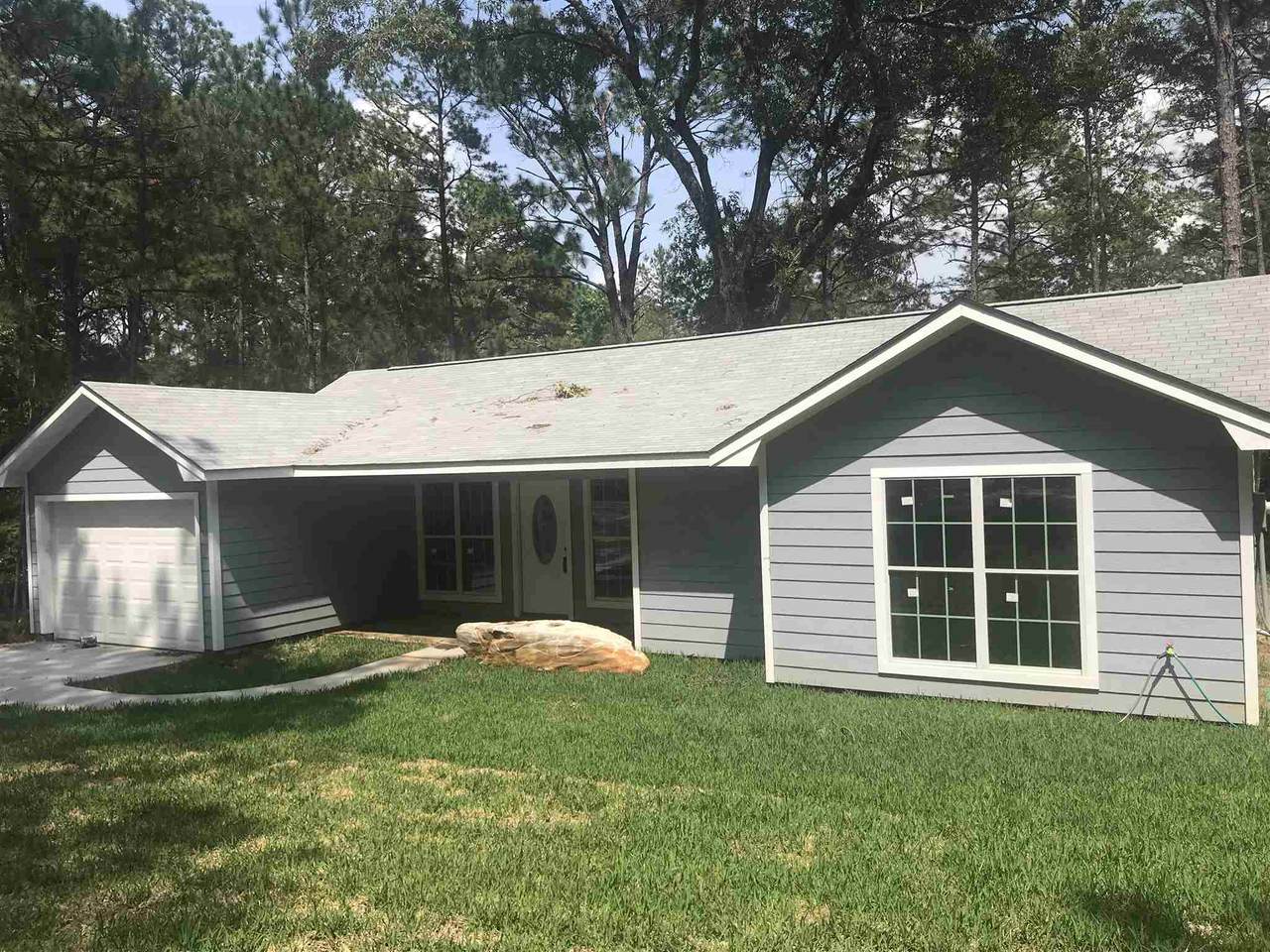 212 Oakdale Dr - Photo 1