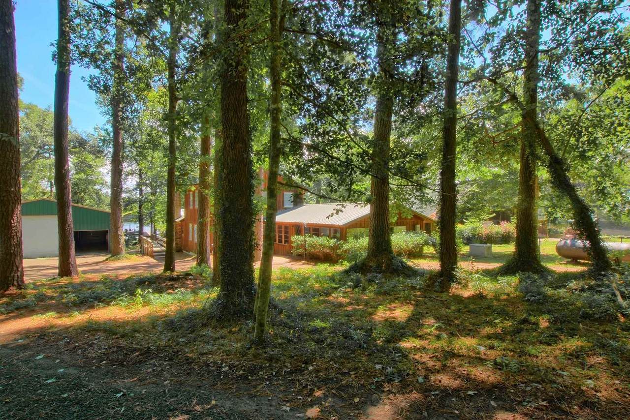 1038 Lakeshore Dr - Photo 1