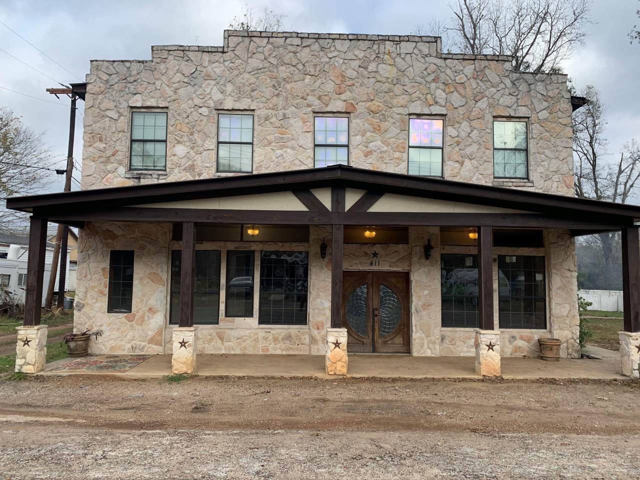 411 Kaufman St - Photo 1