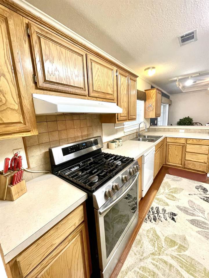 5865 Fm 252 - Photo 1