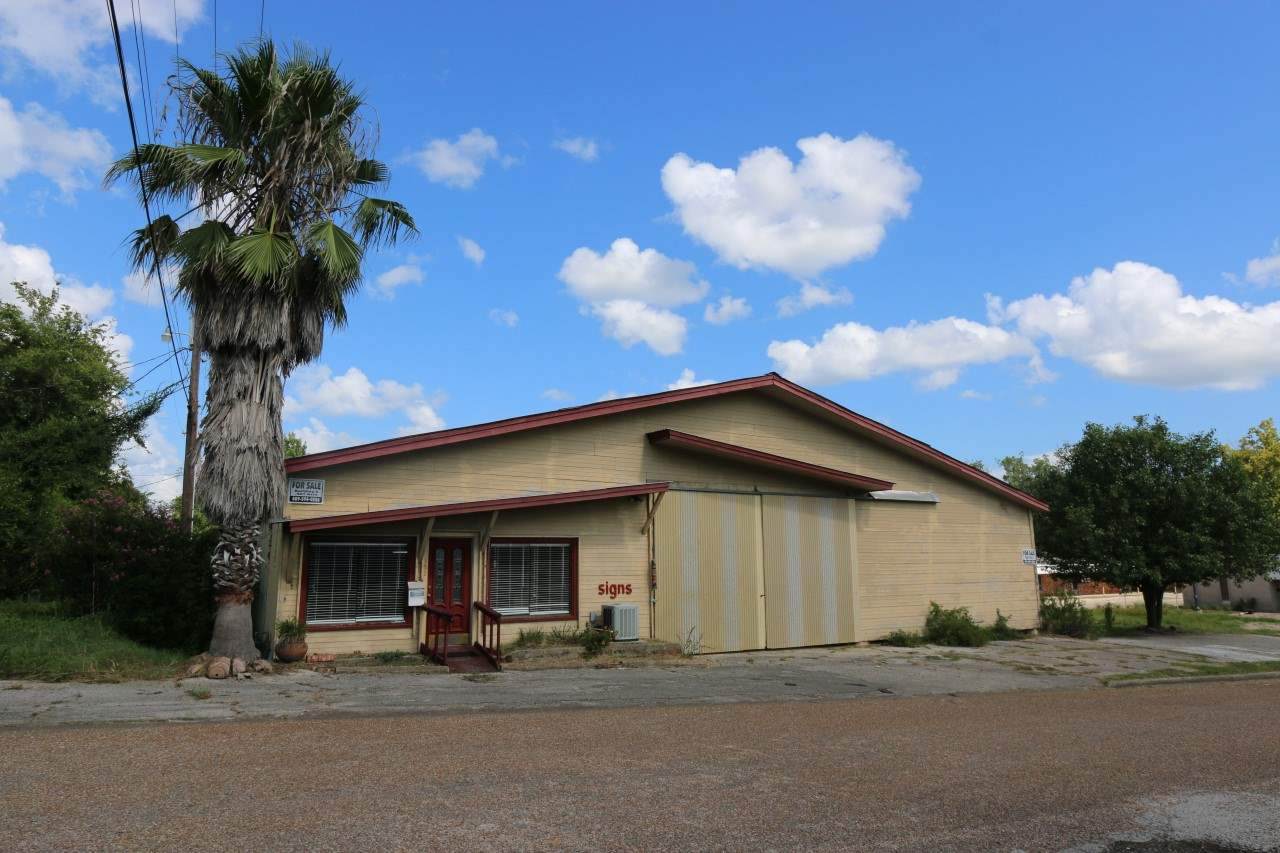 132 S Austin Street - Photo 1