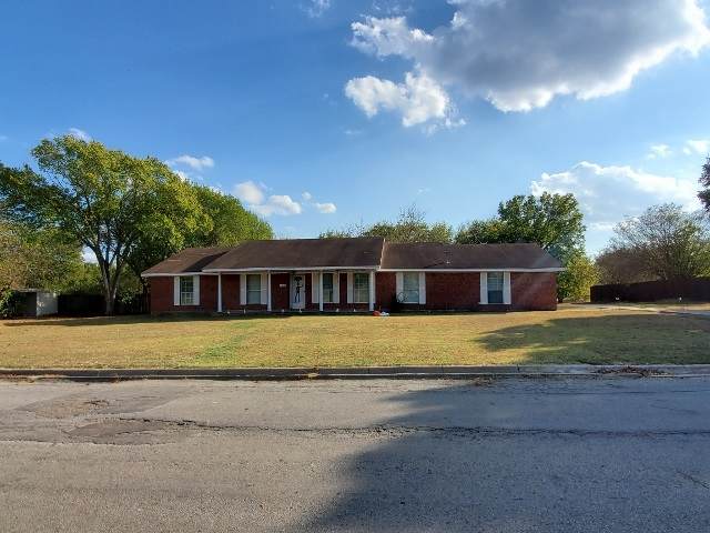 1302 Tamarisk Drive - Photo 1