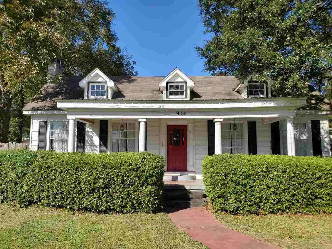 914 College Street - Photo 1