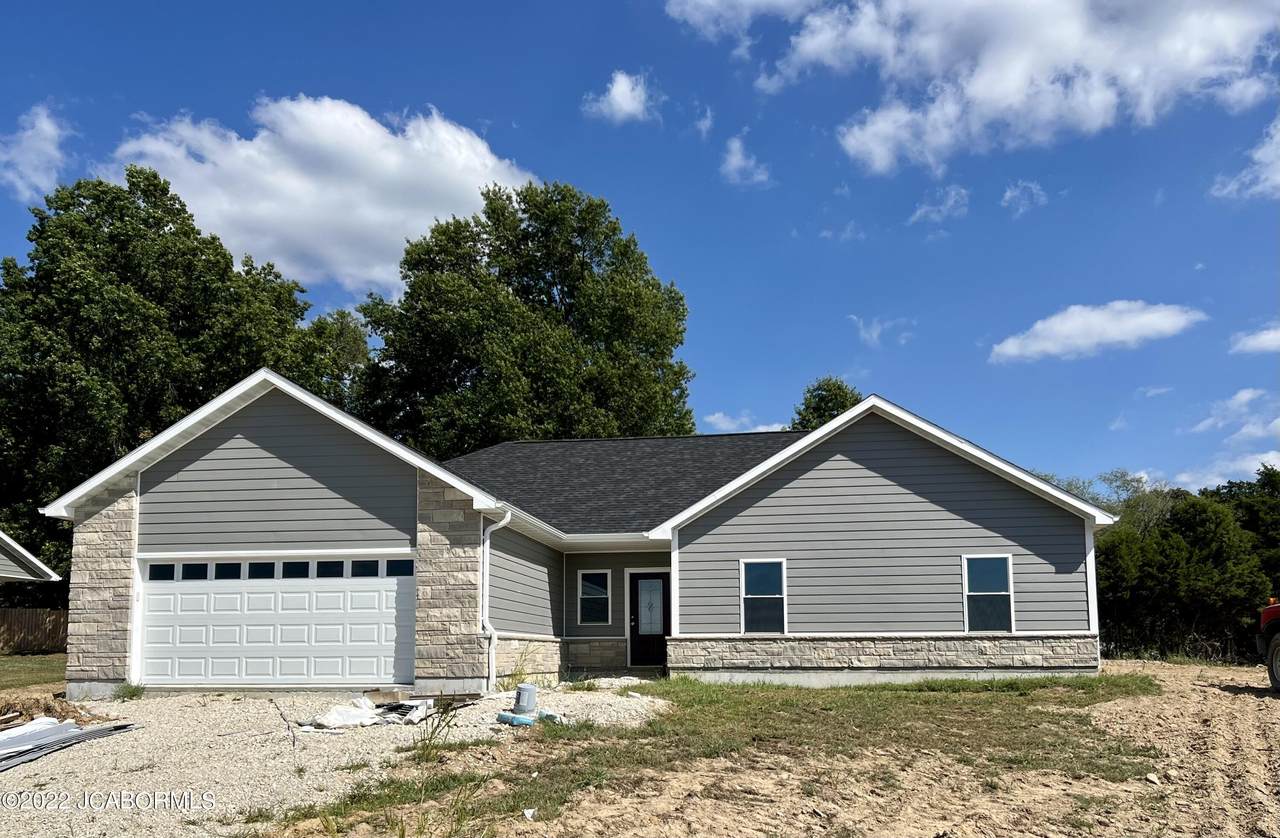 102 Stonegate Avenue - Photo 1