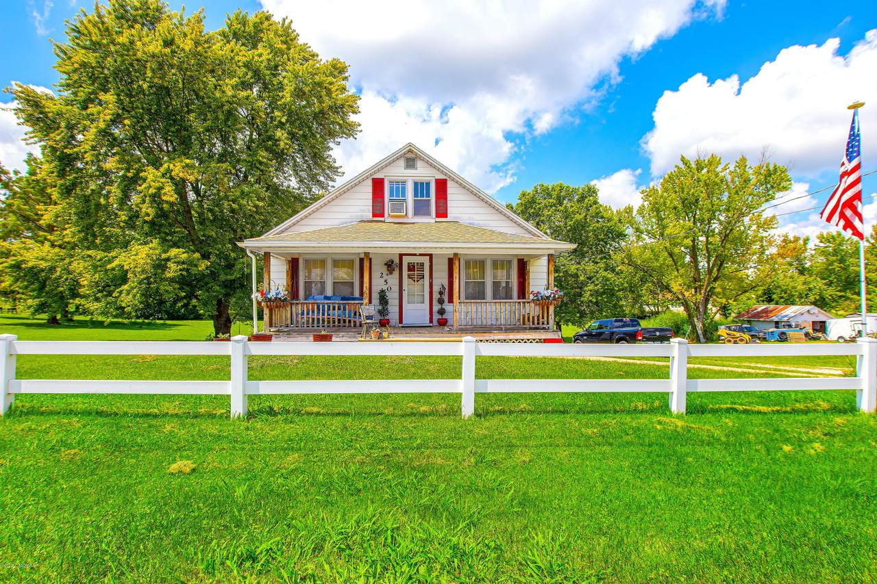 250 Summit Drive - Photo 1
