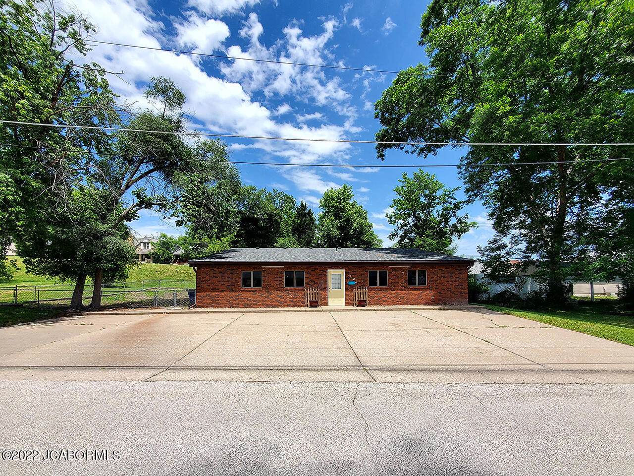 312 Stadium Boulevard - Photo 1