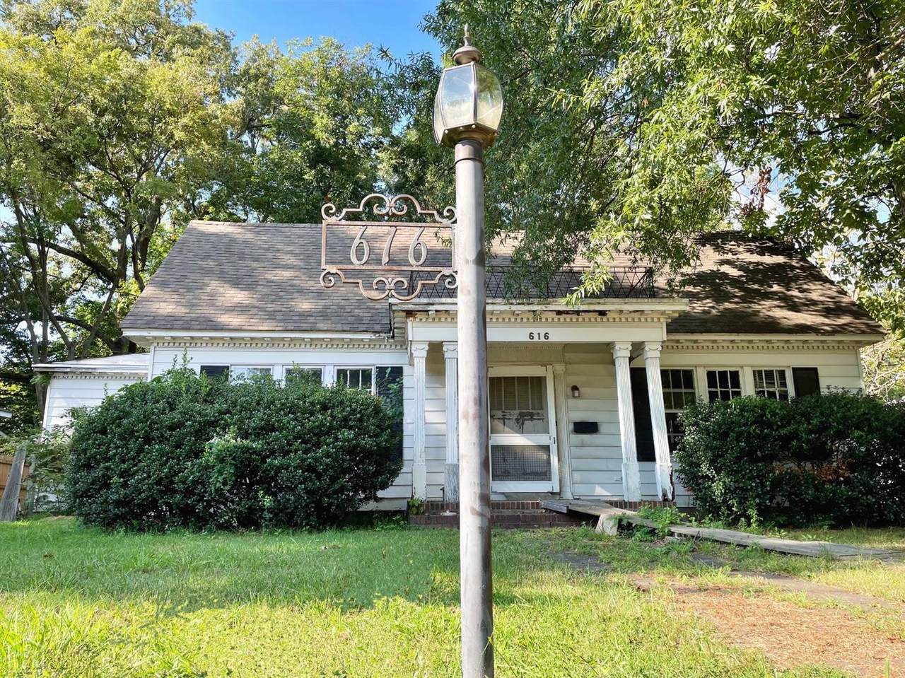 616 Matthews Avenue - Photo 1