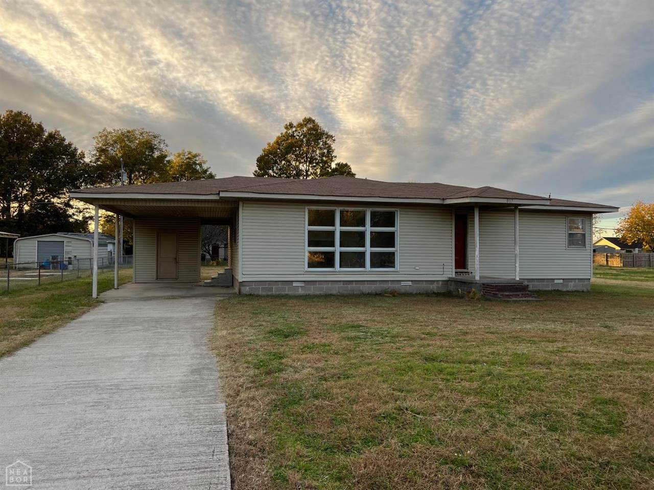 817 Ellis - Photo 1