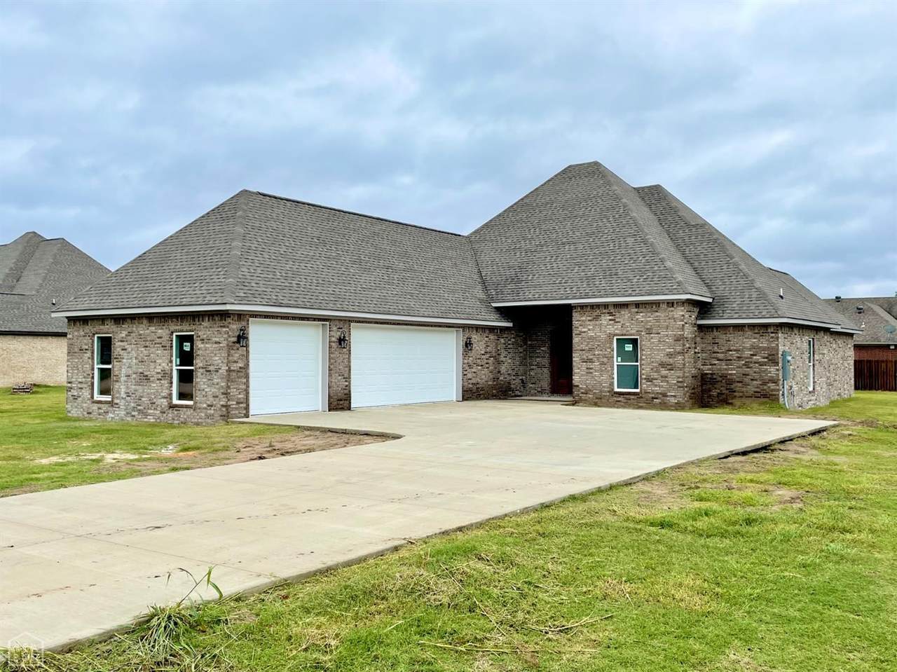 795 Country Club Circle - Photo 1