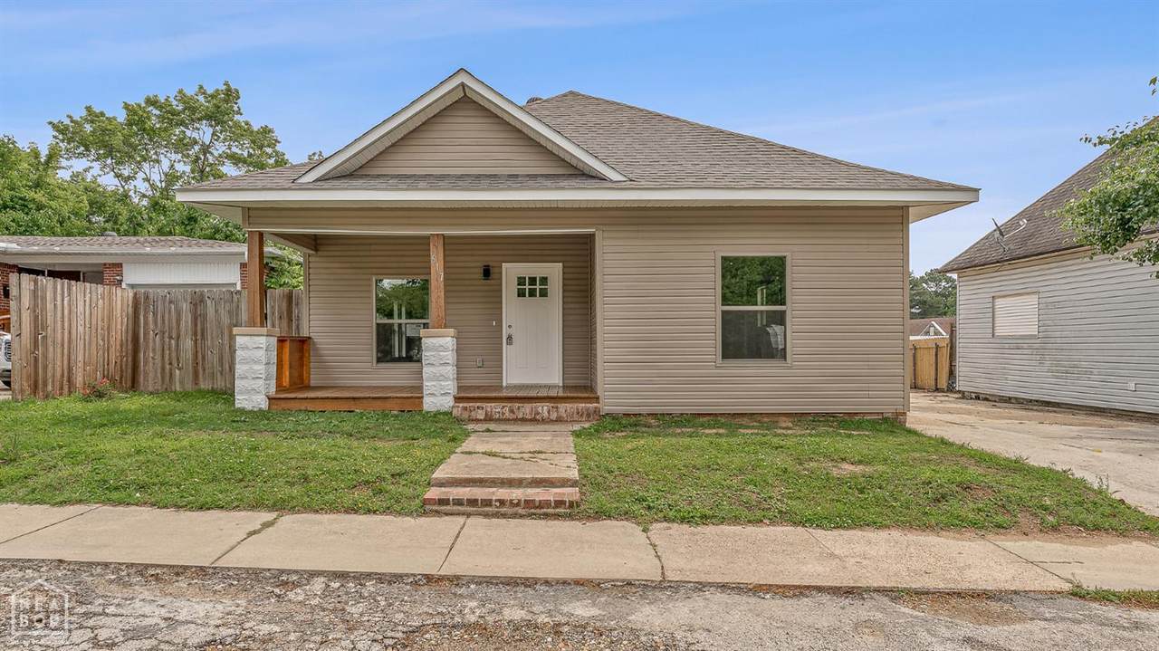 617 7th Street - Photo 1