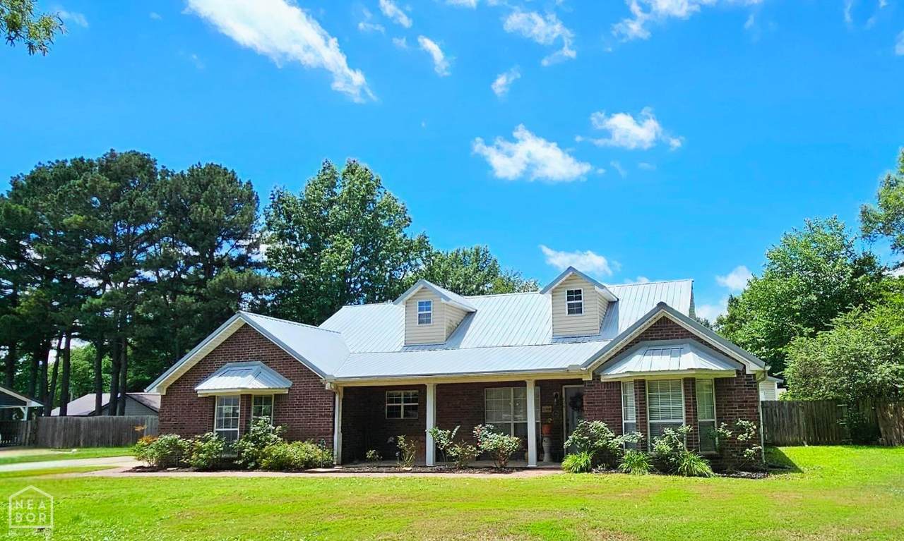 406 Eastwood Circle - Photo 1