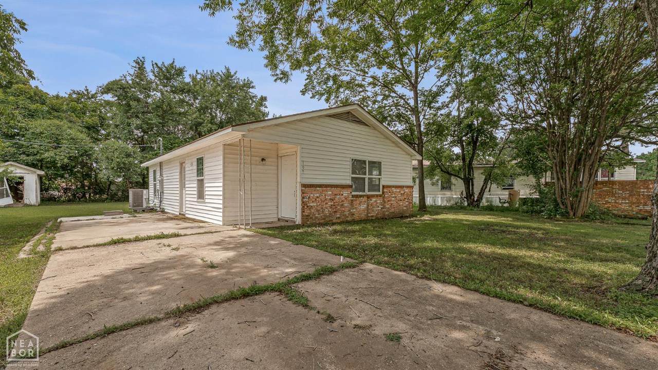 109 Center St - Photo 1