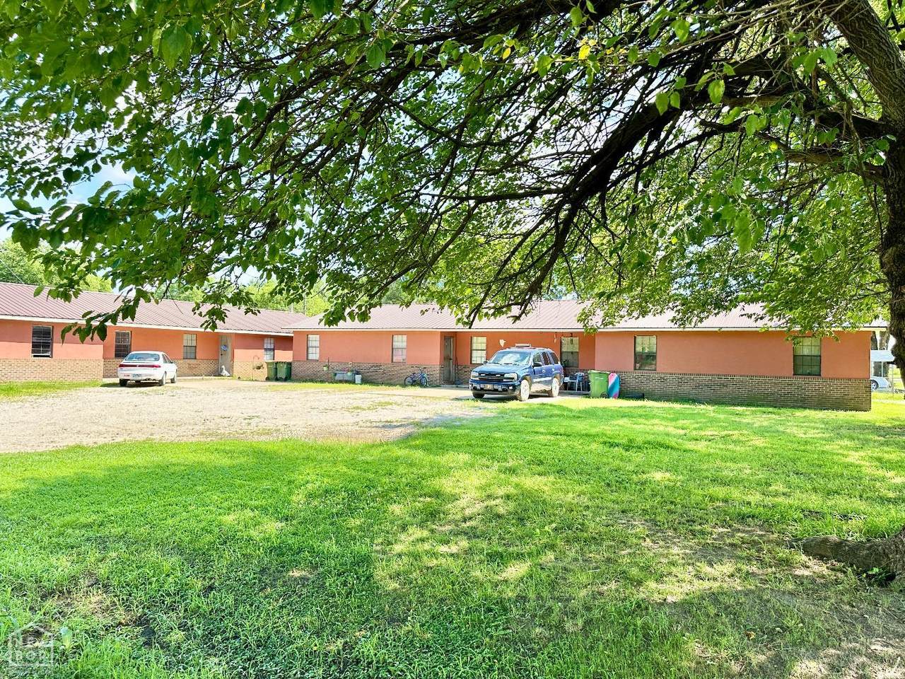 208 Ne 2nd Street - Photo 1