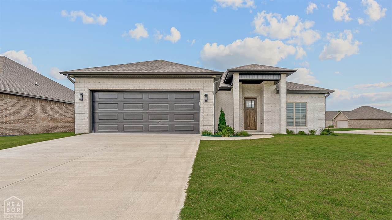 215 Craftsbury - Photo 1