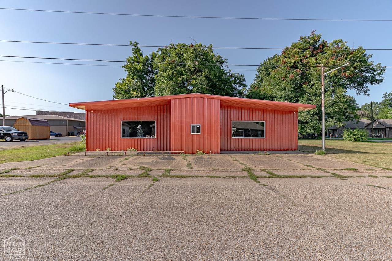 108 Walnut - Photo 1