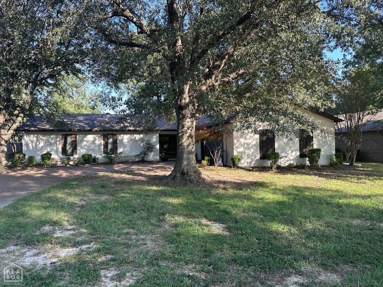 3004 Greenbriar Drive - Photo 1