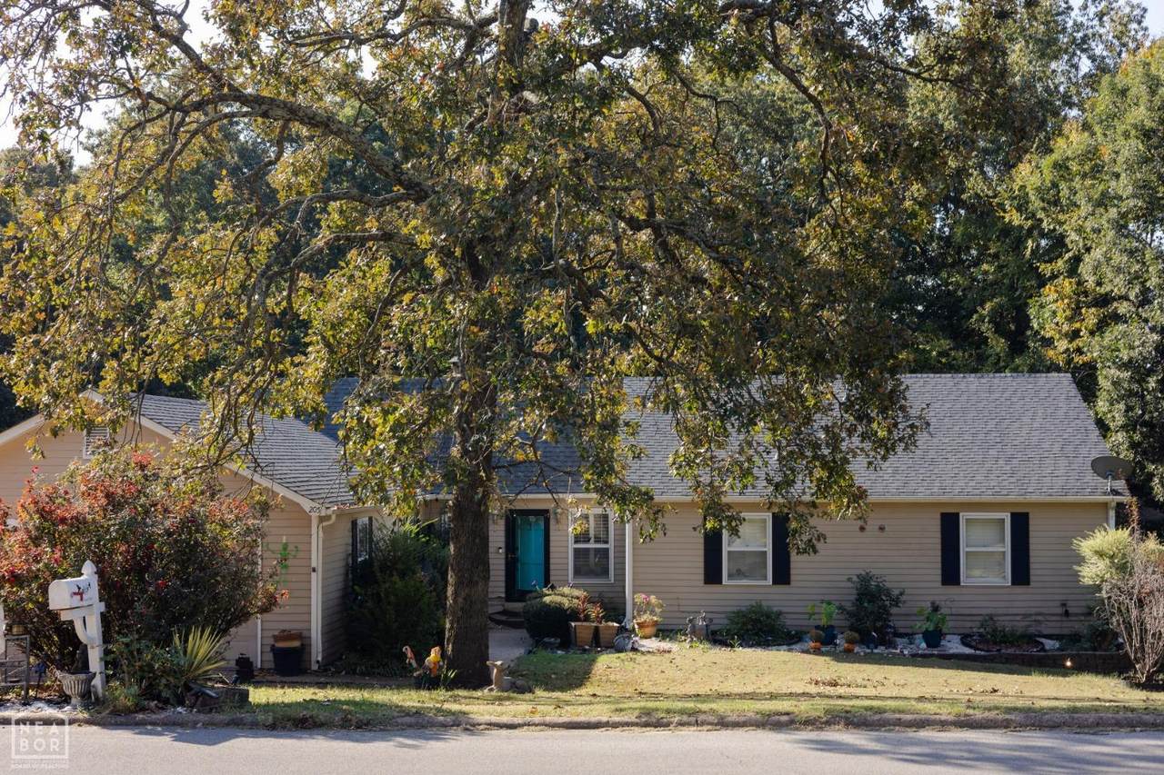 205 Stroud Street - Photo 1