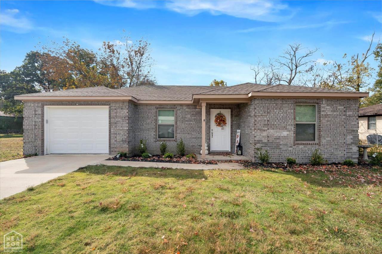 406 Circle Drive - Photo 1