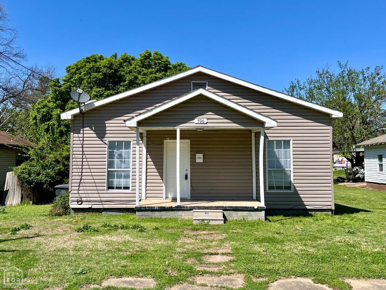 706 Warner Avenue - Photo 1