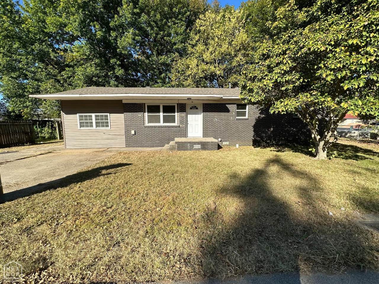 106 9th Ave - Photo 1