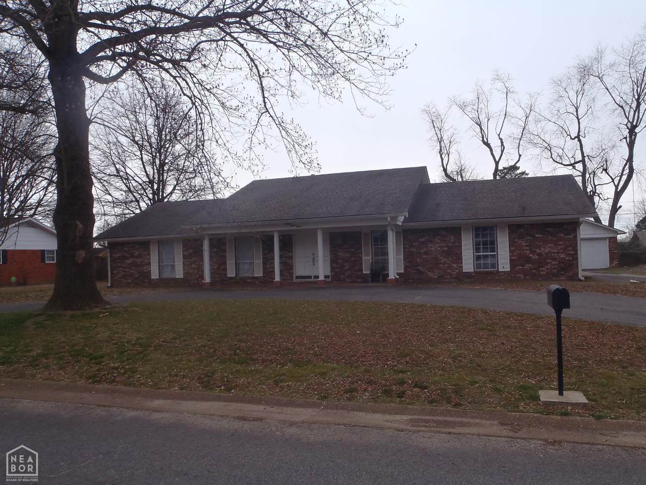 2712 Highland Drive - Photo 1
