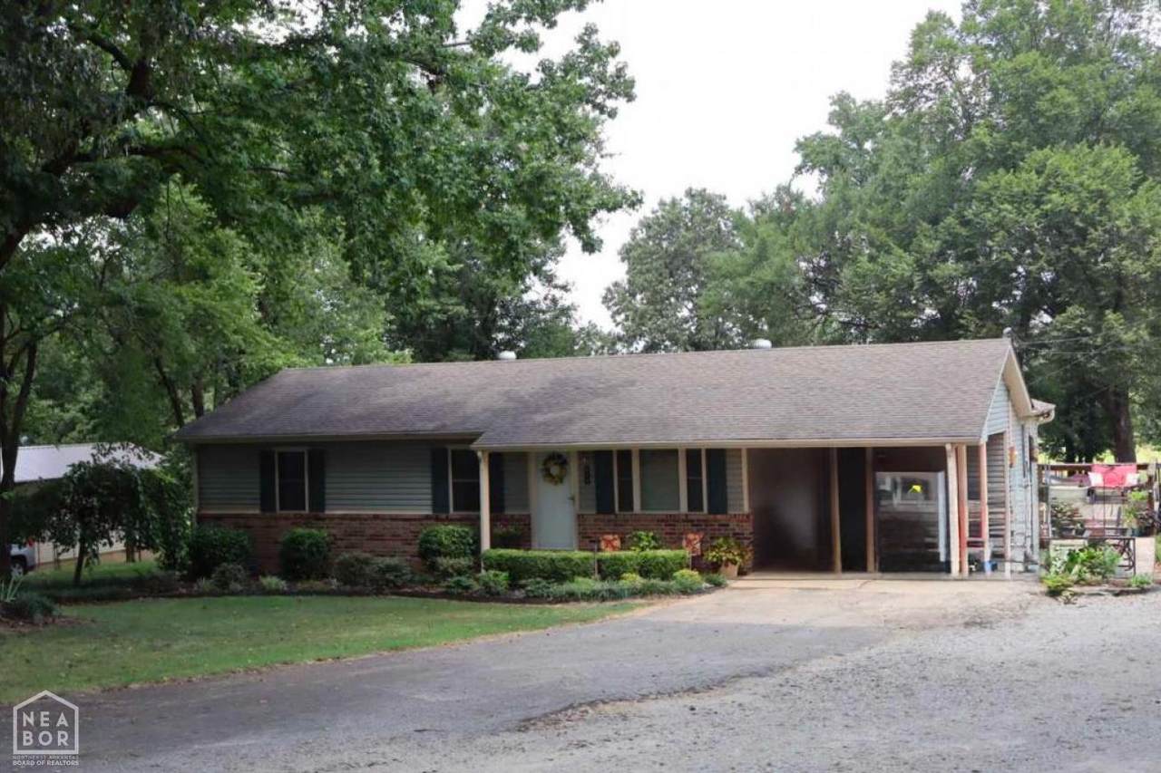 913 Hillview - Photo 1