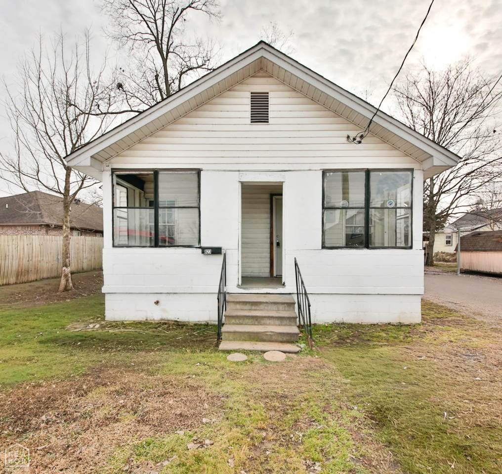 823 Burke Ave - Photo 1