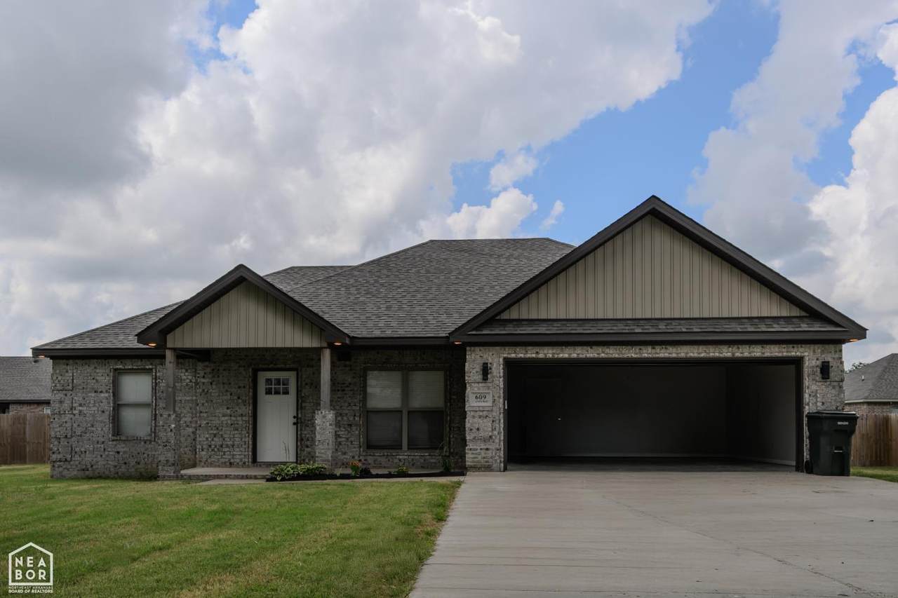 609 Lanes Way - Photo 1