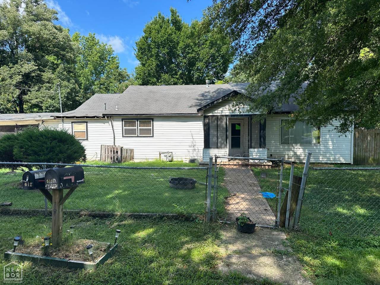 611 Warren Street - Photo 1