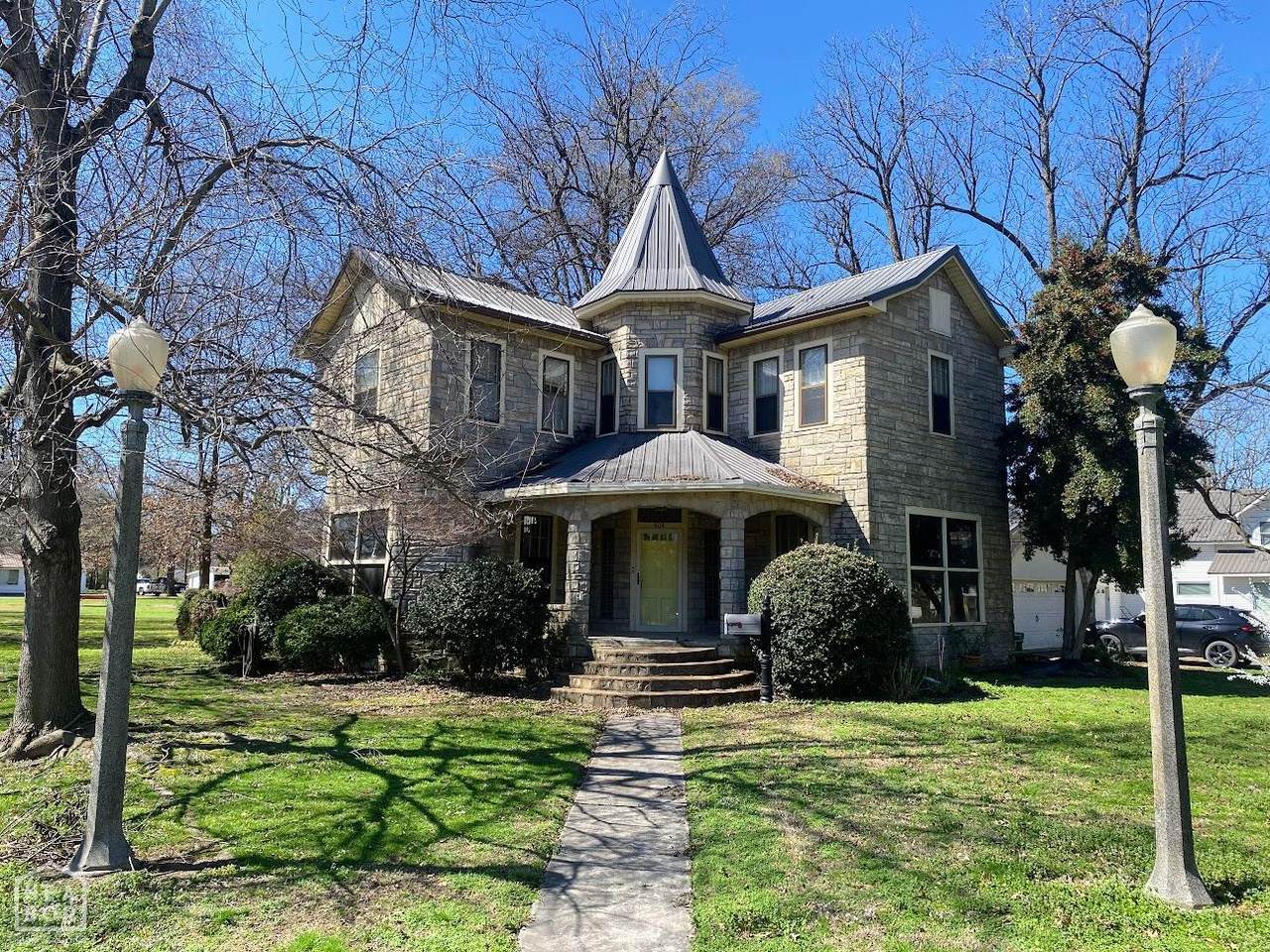 404 3rd Street - Photo 1
