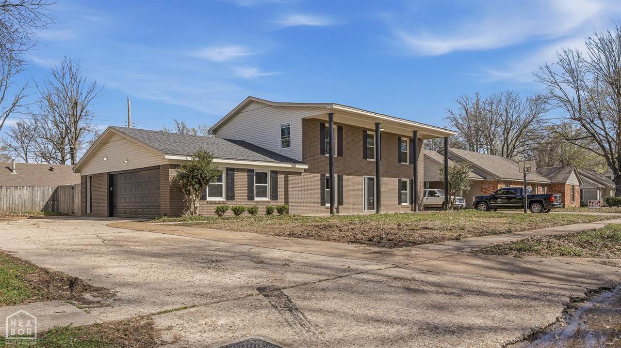 1020 Park Lane - Photo 1