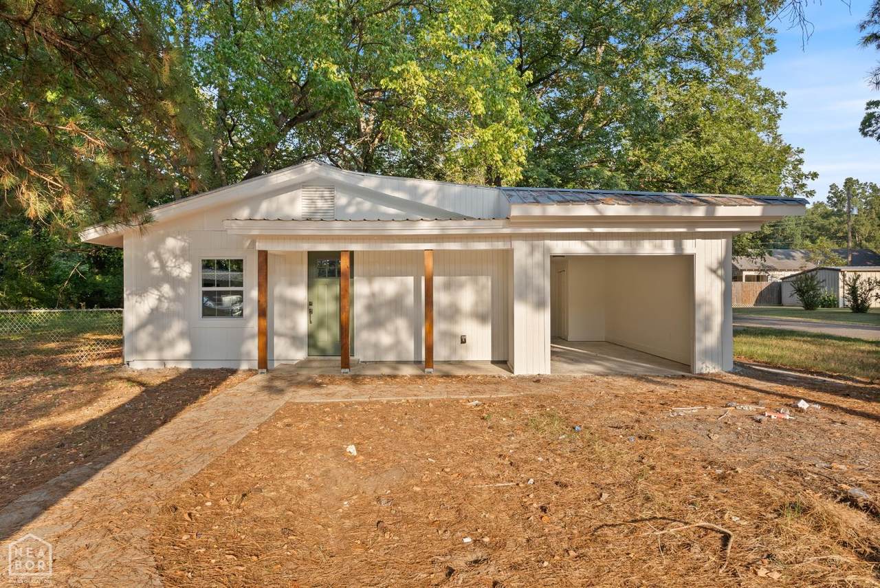 2412 Linwood Street - Photo 1
