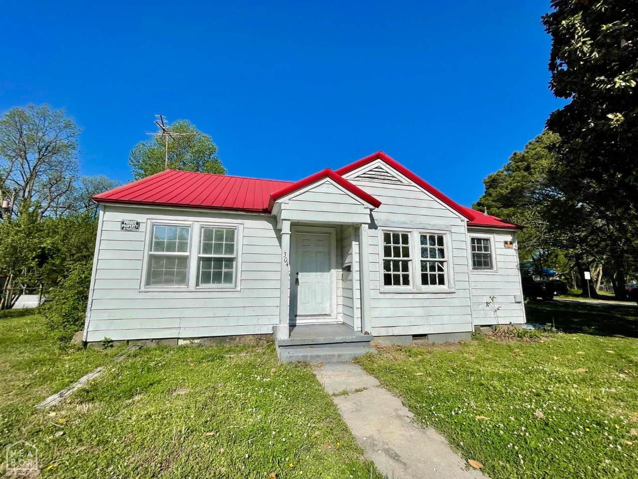 304 Plaza Avenue - Photo 1