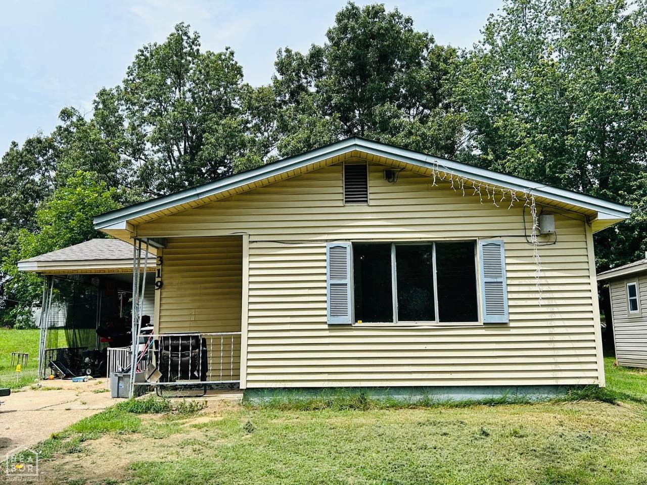319 Rogers Street - Photo 1