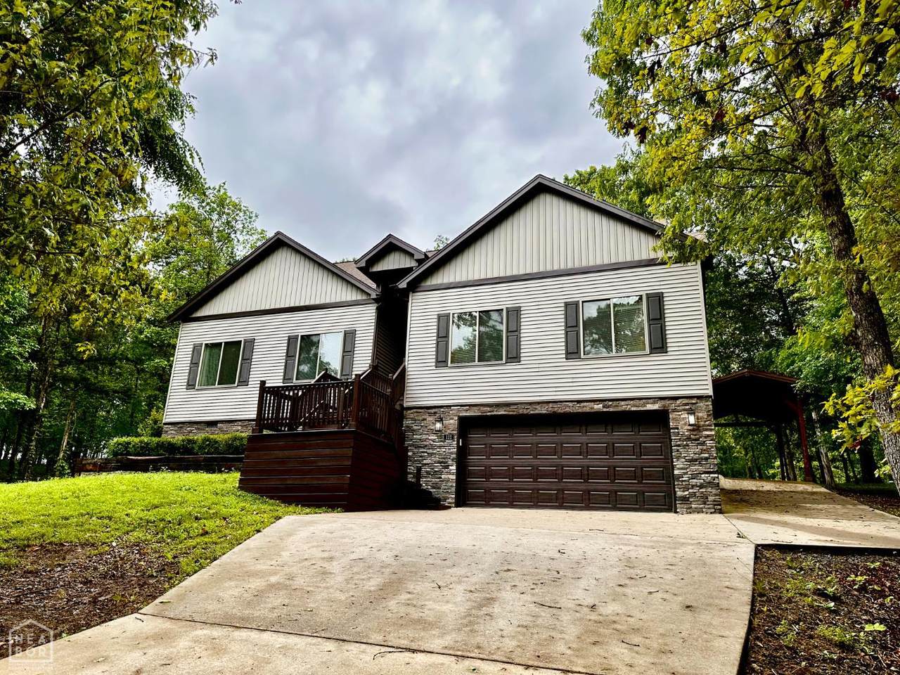 122 Crest Drive - Photo 1
