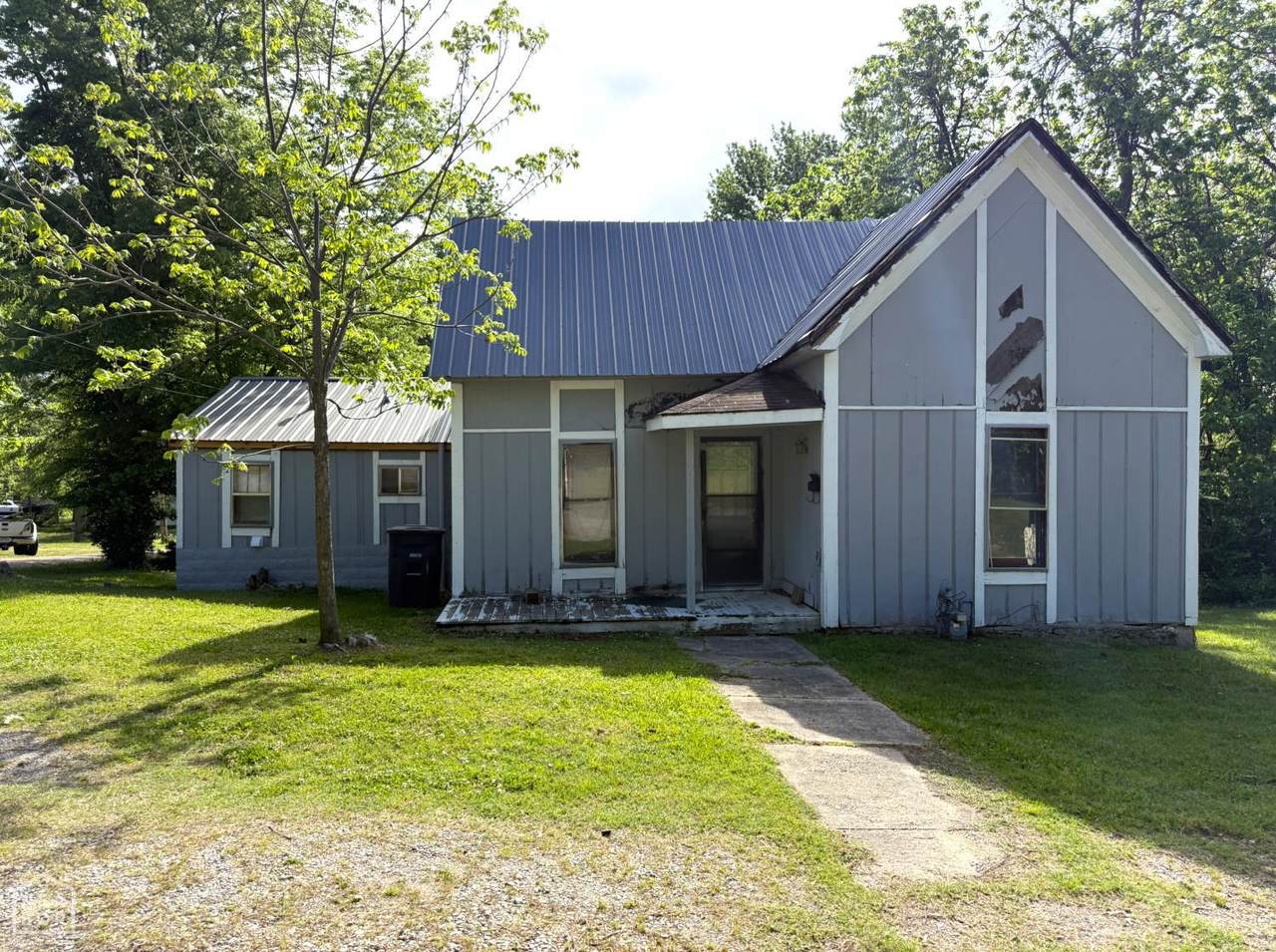 585 Royal Avenue - Photo 1