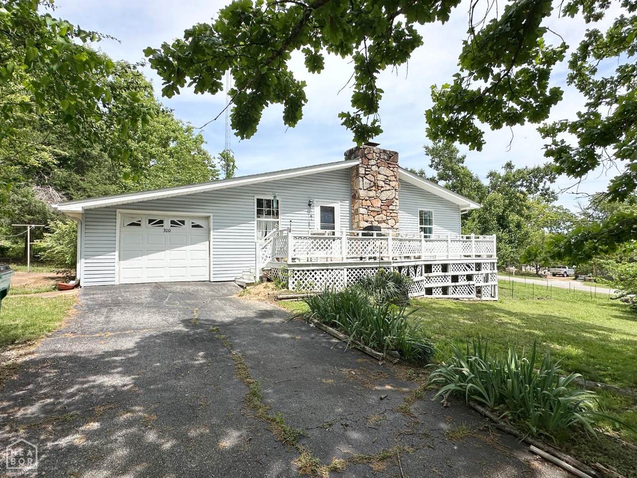 300 Fairway Dr - Photo 1