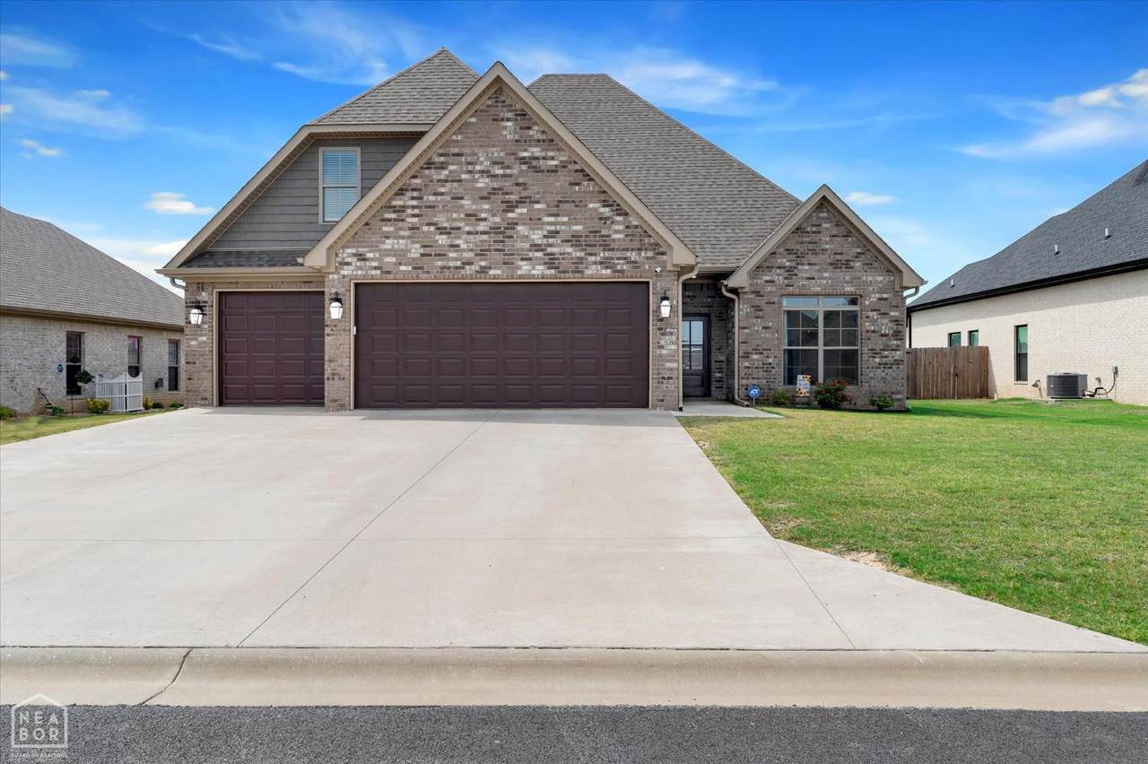 122 Clearwater Drive - Photo 1