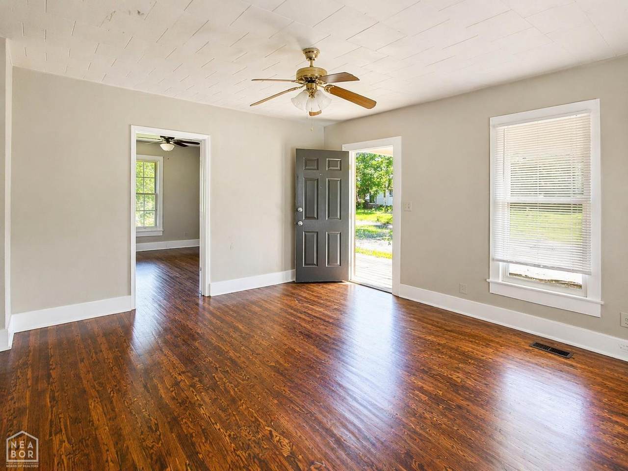https://bt-photos.global.ssl.fastly.net/jonesboro/1280_boomver_1_10129837-2.jpg